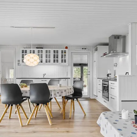 Semesterbostad 3 Bedroom Lovely In Bjert