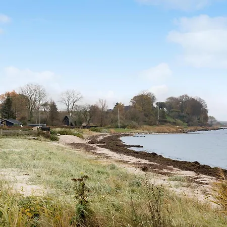 3 Bedroom Lovely In Bjert